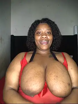 BigJugsCandyxx – Naživo XXX chat