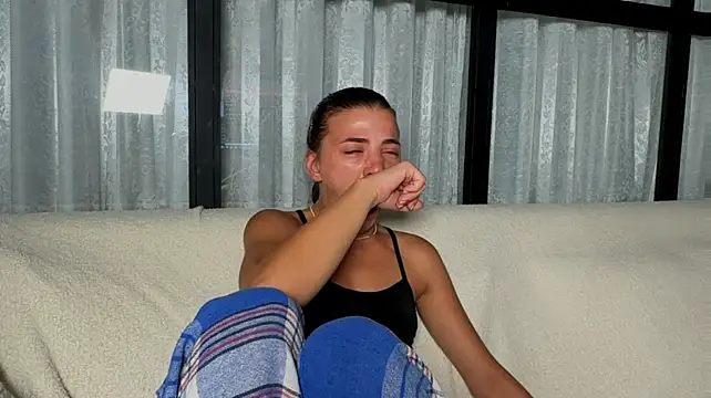 EvaHoly Adlı Modelin Canlı XXX Sohbeti