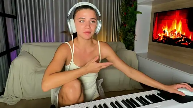 EvaHoly Live XXX Chat