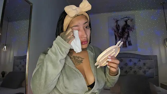 Chat XXX en directo de ayshel__