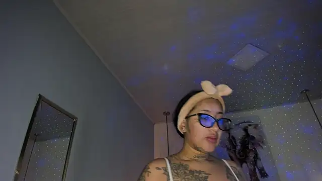 Chat XXX en directo de ayshel__