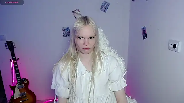 Emily_Nyaffee's Webcam Show