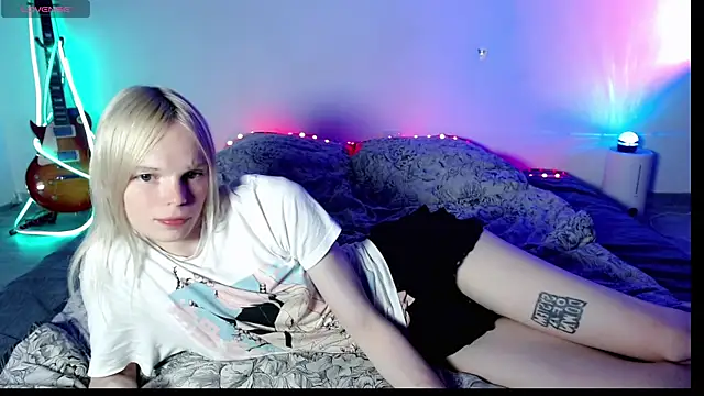 Emily_Nyaffee: вебкам-шоу