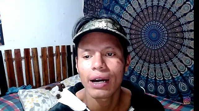 Show modela Tylerfordxxx na web-kameri