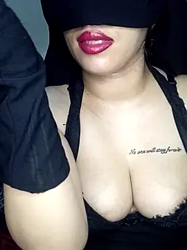 Zouzou_sexy's Webcam Show