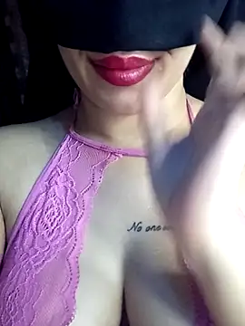 Zouzou_sexy Adlı Modelin Web Kamerası Şovu