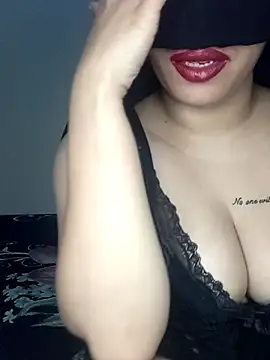 Zouzou_sexy Adlı Modelin Web Kamerası Şovu