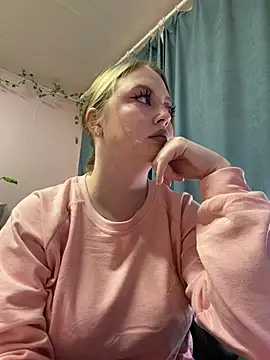 EmmySuiyugh's Live XXX Chat