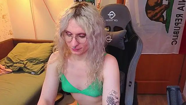 Pokazy przed kamerką – Lori_Myaf