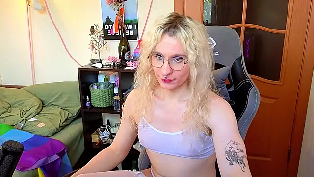 Pokazy przed kamerką – Lori_Myaf