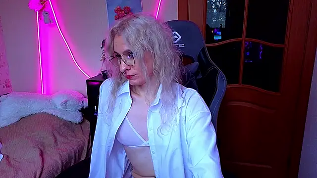Pokazy przed kamerką – Lori_Myaf