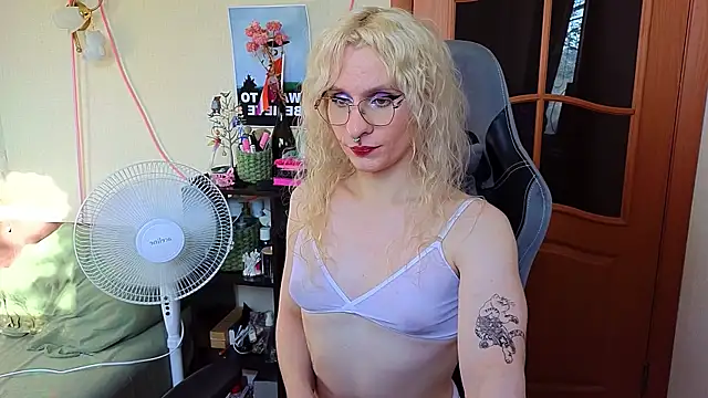 Lori_Myafn Webbikameraesitys