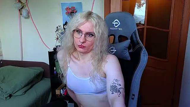 Pokazy przed kamerką – Lori_Myaf