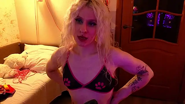Lori_Myaf Show in webcam