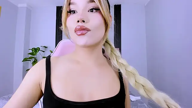 Keendall__ Шоу с уебкамера