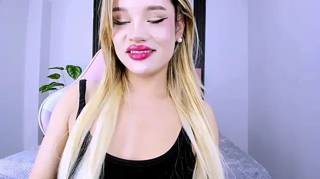 Show modela Keendall__ na web-kameri