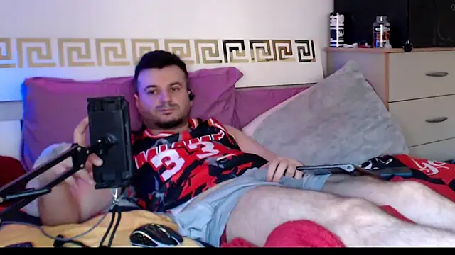 FuckToyBoy69: διαδικτυακό σόου στην κάμερα