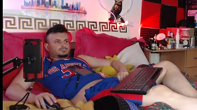 Hugec0ck007 webcam show