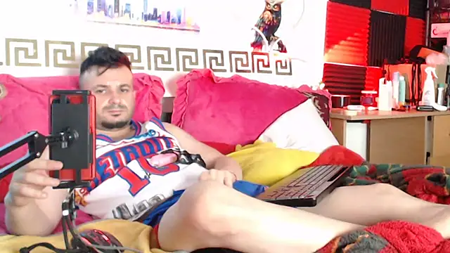 Show modela Hugec0ck007 na web-kameri