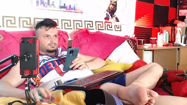 Hugec0ck007 Show in webcam