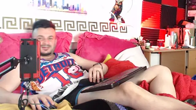 عرض كام Hugec0ck007