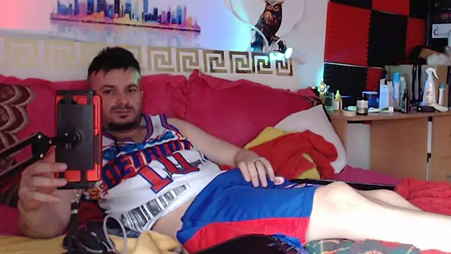Show modela Hugec0ck007 na web-kameri
