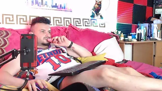 Hugec0ck007 webcam show