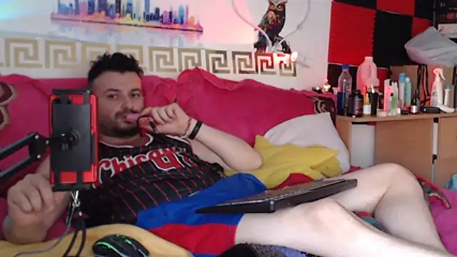 Hugec0ck007 Show Webcam