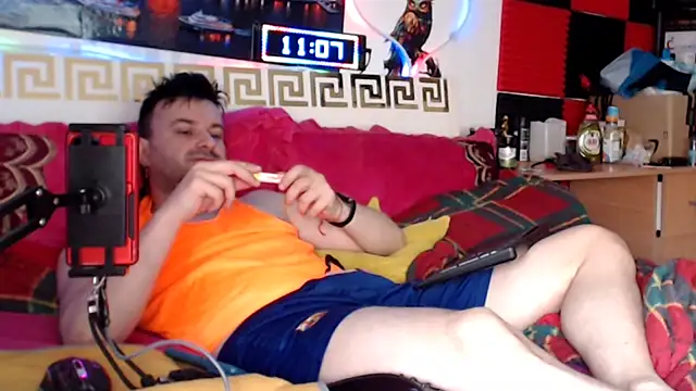 Hugec0ck007 webcam show