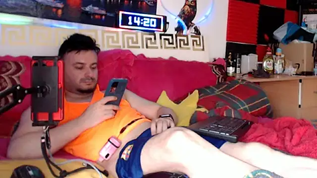 Hugec0ck007 Show Webcam