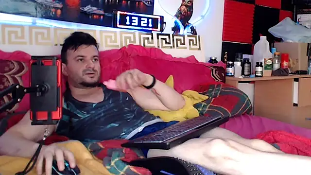 Hugec0ck007 webcam show