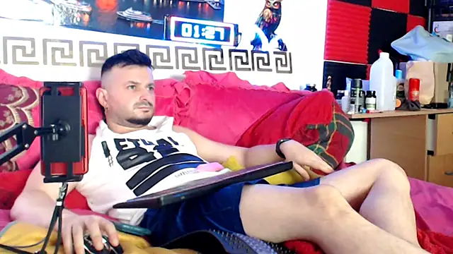 Hugec0ck007 Show in webcam