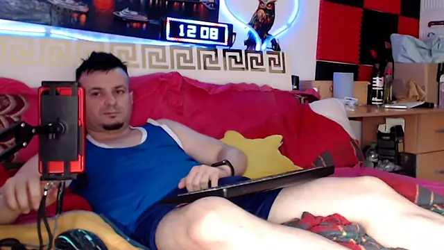 عرض كام Hugec0ck007