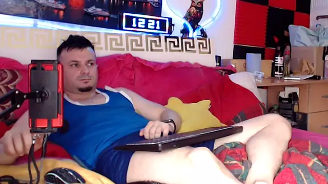 Hugec0ck007 Show in webcam