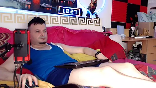 Webkamerová show Hugec0ck007