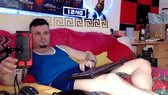 Webkamerová show Hugec0ck007