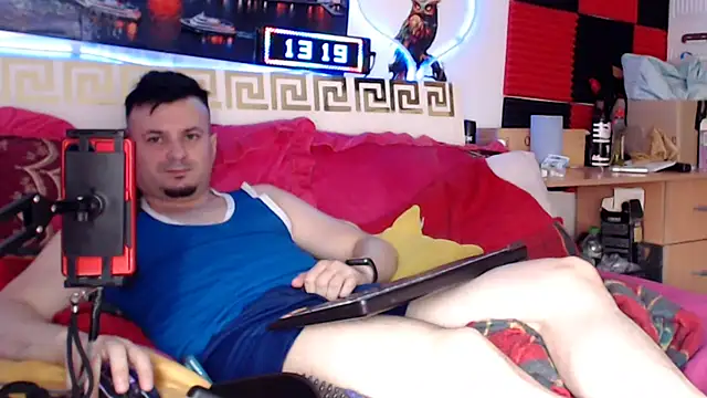 Hugec0ck007 Show in webcam