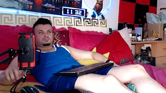 Hugec0ck007 Webcam show