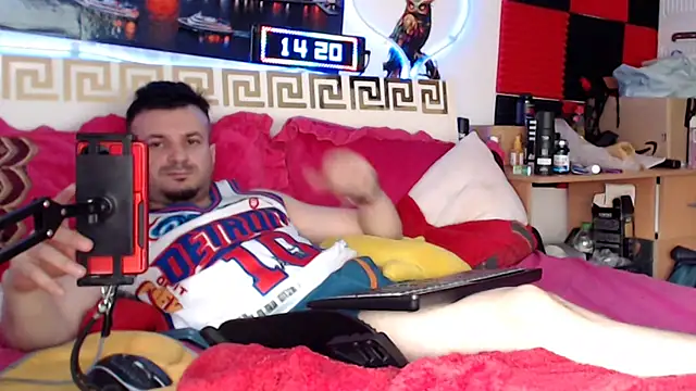 Hugec0ck007 webkamerás műsora