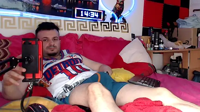 Hugec0ck007 webcam show