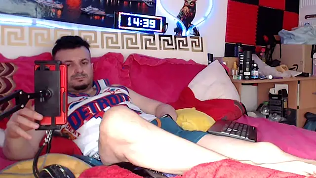 Pokazy przed kamerką – Hugec0ck007