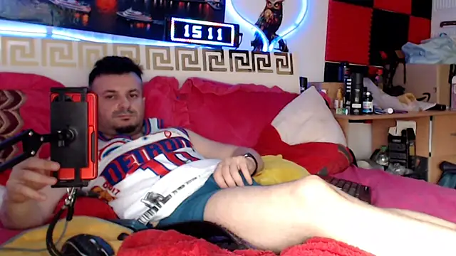 Show modela Hugec0ck007 na web-kameri