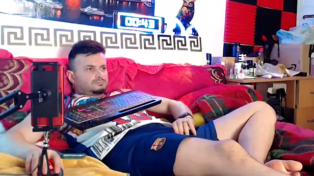 Pokazy przed kamerką – Hugec0ck007