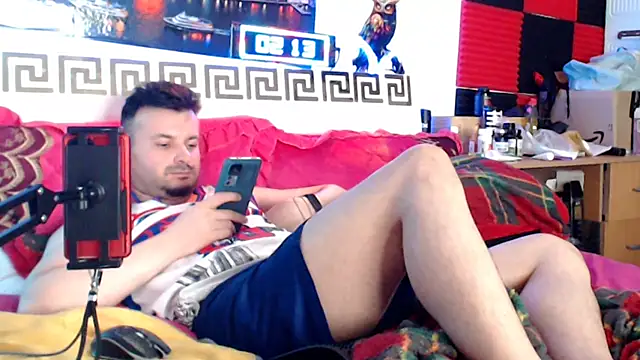 Show modela Hugec0ck007 na web-kameri