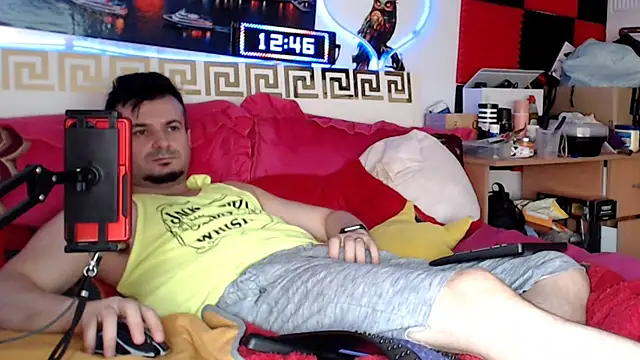 عرض كام Hugec0ck007