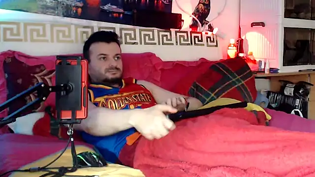 ErotictoyboyF69 Show in webcam