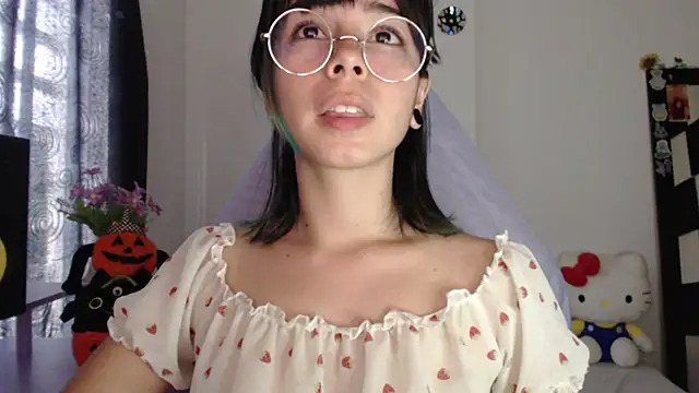 Pokazy przed kamerką – YUKII-UWU