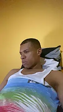 ItsEzequielXxx_777's Webcam Show