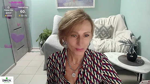 HornyMilf_777's Live XXX Chat