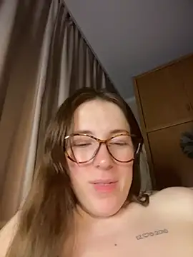 MommmyYummy's Webcam Show